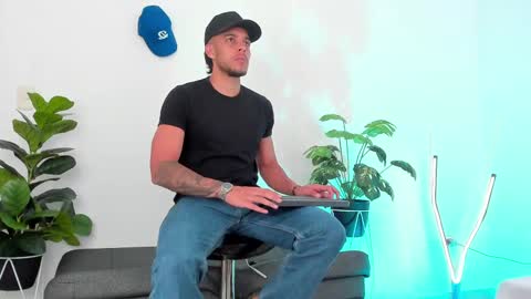 Snapshot of tyler_jonnes chatting on February 19, 2025, 4:00 pm Tyler online show from February 19, 2025, 4:00 pm