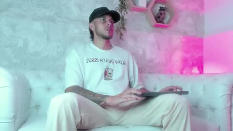 Snapshot of tyler_jonnes chatting on March 11, 2025, 4:10 am Tyler online show from March 11, 2025, 4:10 am