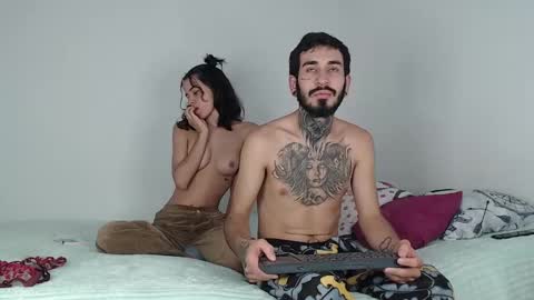 Snapshot of tyler_y_luna chatting on February 24, 2025, 12:52 am Tyler y Luna online show from February 24, 2025, 12:52 am