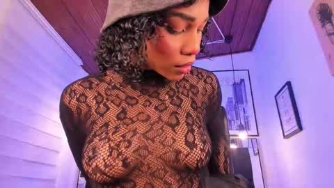 Snapshot of tylla_ chatting on October 6, 2025, 3:59 am online show from October 6, 2025, 3:59 am