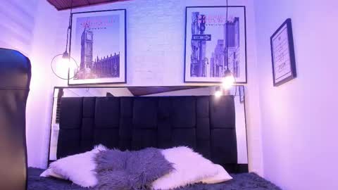 Snapshot of tylla_ chatting on October 21, 2025, 4:13 am online show from October 21, 2025, 4:13 am