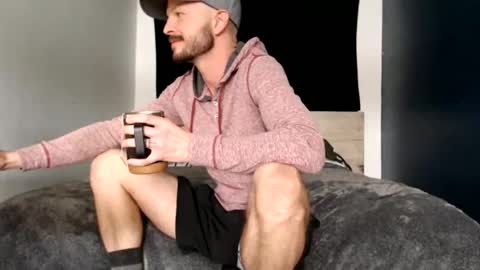 Snapshot of tyronemattias chatting on January 17, 2025, 8:44 pm Tyrone Mattias online show from January 17, 2025, 8:44 pm