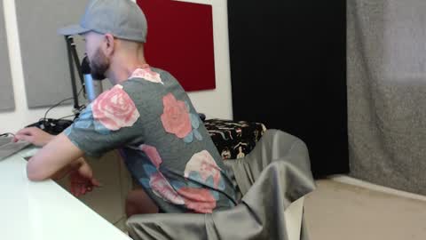 Snapshot of tyronemattias chatting on February 15, 2025, 8:11 pm Tyrone Mattias online show from February 15, 2025, 8:11 pm