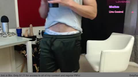 Snapshot of tyronemattias chatting on March 4, 2025, 10:05 pm Tyrone Mattias online show from March 4, 2025, 10:05 pm