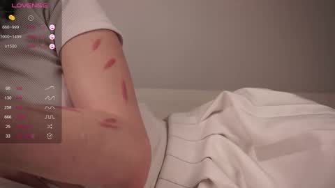 Lili online show from February 19, 2025, 1:51 am