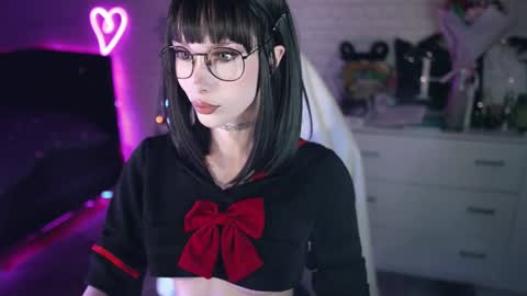 Snapshot of uindi chatting on January 2, 2025, 4:24 pm Izzy online show from January 2, 2025, 4:24 pm