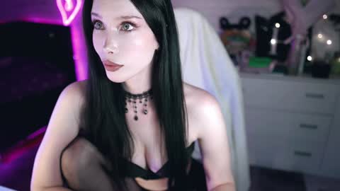 Snapshot of uindi chatting on January 8, 2025, 12:47 pm Izzy online show from January 8, 2025, 12:47 pm