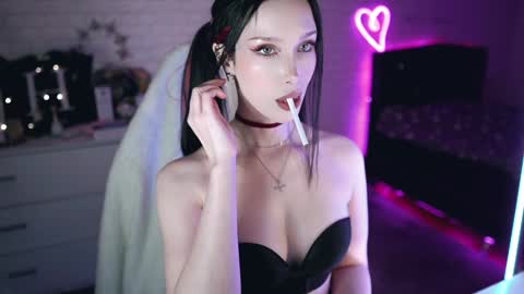 Snapshot of uindi chatting on March 10, 2025, 6:56 pm Izzy online show from March 10, 2025, 6:56 pm