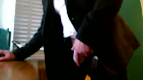 ukclive online show from October 15, 2025, 9:31 am