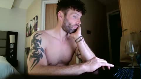 ukguyitsme online show from May 13, 2026, 6:38 pm