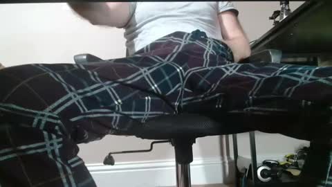 ukguynxtdr online show from January 7, 2025, 10:30 pm