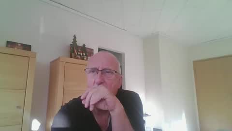 Snapshot of ulli44 chatting on December 2, 2024, 9:13 am Ulrich online show from December 2, 2024, 9:13 am