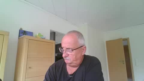 Snapshot of ulli44 chatting on May 6, 2026, 9:25 am Ulrich online show from May 6, 2026, 9:25 am