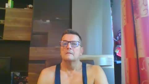 Snapshot of ulmeni4 chatting on December 17, 2024, 7:40 am ulmeni4 online show from December 17, 2024, 7:40 am