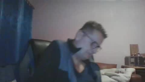 Snapshot of ulmeni4 chatting on December 21, 2024, 6:23 pm ulmeni4 online show from December 21, 2024, 6:23 pm