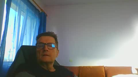 Snapshot of ulmeni4 chatting on March 4, 2025, 2:10 pm ulmeni4 online show from March 4, 2025, 2:10 pm