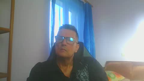 Snapshot of ulmeni4 chatting on October 29, 2025, 12:07 pm ulmeni4 online show from October 29, 2025, 12:07 pm