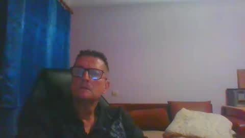 Snapshot of ulmeni4 chatting on October 31, 2025, 8:21 pm ulmeni4 online show from October 31, 2025, 8:21 pm