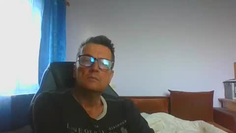 ulmeni4 online show from June 5, 2026, 3:35 am