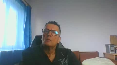 Snapshot of ulmeni7 chatting on November 3, 2025, 7:31 am ulmeni7 online show from November 3, 2025, 7:31 am