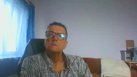 Snapshot of ulmeni7 chatting on November 10, 2025, 6:23 am ulmeni7 online show from November 10, 2025, 6:23 am