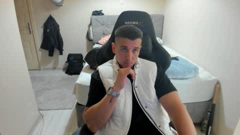 Snapshot of ulxer chatting on September 26, 2025, 7:40 pm hi im mike tyson - online show from September 26, 2025, 7:40 pm