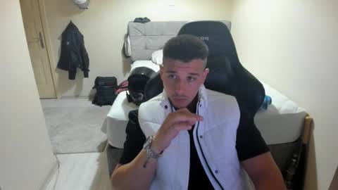 Snapshot of ulxer chatting on September 27, 2025, 7:30 pm hi im mike tyson - online show from September 27, 2025, 7:30 pm