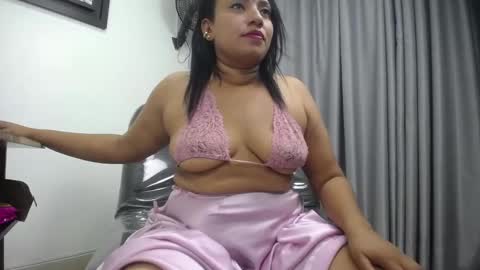 Snapshot of umaranni chatting on November 11, 2025, 12:27 pm Umaranni online show from November 11, 2025, 12:27 pm