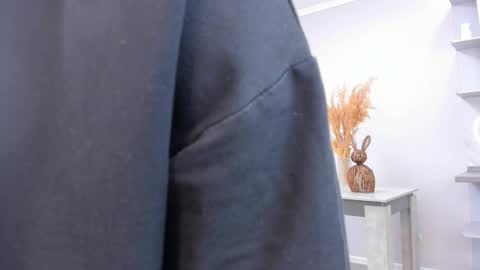 Snapshot of umbravelour chatting on November 29, 2025, 3:15 pm Kira online show from November 29, 2025, 3:15 pm