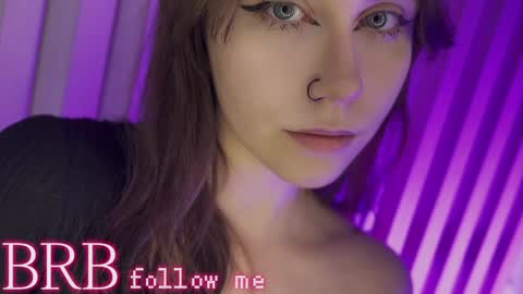 Una  online show from January 31, 2025, 1:45 pm