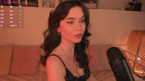 Una  online show from April 11, 2026, 10:30 am