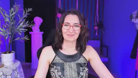 Snapshot of unatera chatting on November 9, 2025, 5:28 am UnaTera online show from November 9, 2025, 5:28 am