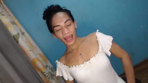 Snapshot of uncut_queen chatting on October 15, 2025, 3:06 am LOVELY JANE online show from October 15, 2025, 3:06 am