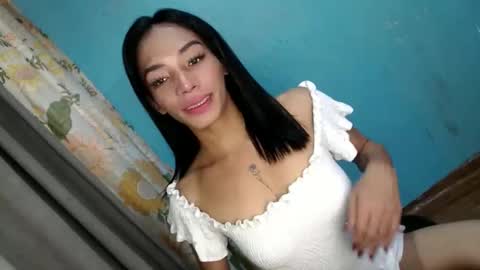 Snapshot of uncut_queen chatting on October 24, 2025, 2:19 am LOVELY JANE online show from October 24, 2025, 2:19 am