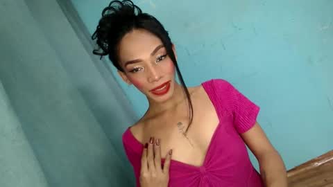 Snapshot of uncut_queen chatting on November 18, 2025, 1:11 am LOVELY JANE online show from November 18, 2025, 1:11 am