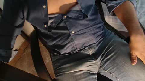 Snapshot of under_thedesk chatting on September 25, 2025, 7:45 am Giov online show from September 25, 2025, 7:45 am