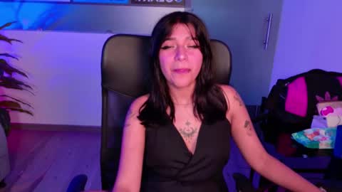 Snapshot of underbaby_ chatting on October 4, 2025, 3:04 am UnderBaby online show from October 4, 2025, 3:04 am