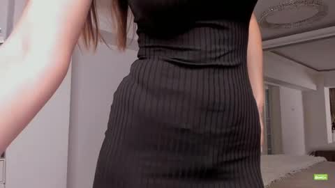 Silvia online show from April 8, 2026, 3:56 pm