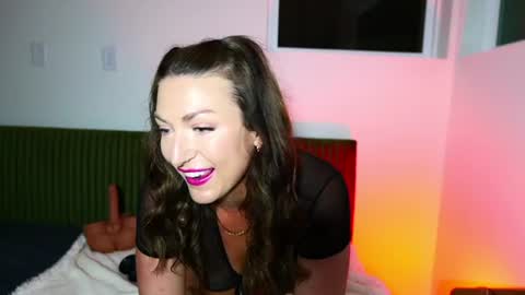 Holly online show from May 2, 2026, 2:38 am