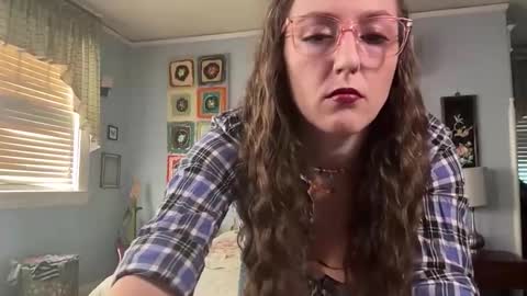 Lola Moonstone online show from June 7, 2026, 2:10 pm