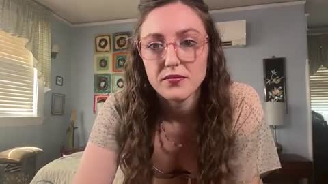 Lola Moonstone online show from June 14, 2026, 3:14 pm