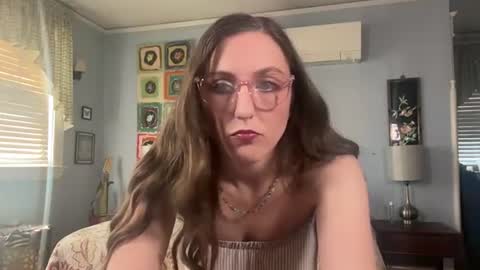 Lola Moonstone online show from June 21, 2026, 3:14 pm
