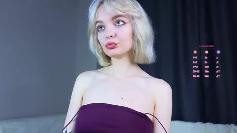 Snapshot of unknownstatus chatting on October 15, 2025, 3:17 am ShizukaShizuSHIZ online show from October 15, 2025, 3:17 am