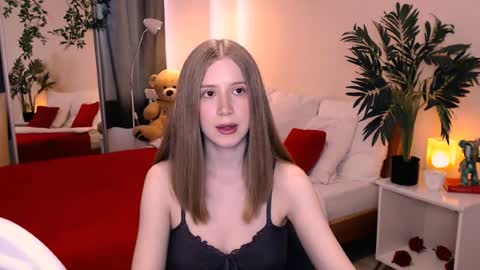 unreal_lady online show from June 15, 2026, 1:46 pm