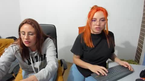 Snapshot of until_wet chatting on March 9, 2025, 1:04 am Kary and jhoa online show from March 9, 2025, 1:04 am