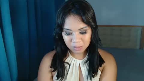 Snapshot of ur_cutiesthotasianxx chatting on October 4, 2025, 3:48 am Vee online show from October 4, 2025, 3:48 am