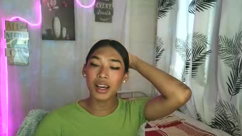 ur_dazzlingmorenaxx online show from April 8, 2026, 3:06 am