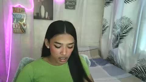 ur_dazzlingmorenaxx online show from May 13, 2026, 3:04 am