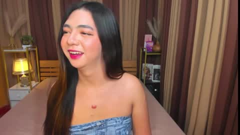 ur_girl_dwalker online show from May 3, 2026, 7:58 am