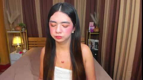 ur_girl_dwalker online show from May 5, 2026, 6:54 am